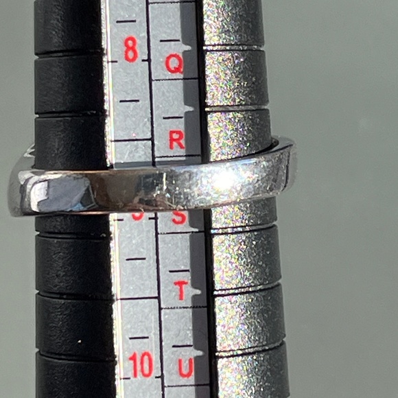 Sparkly cocktail ring, silver tone and cubic, size 9. - Picture 11 of 16